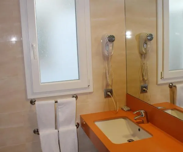 Betty Willa Cala'N Blanes (Menorca)